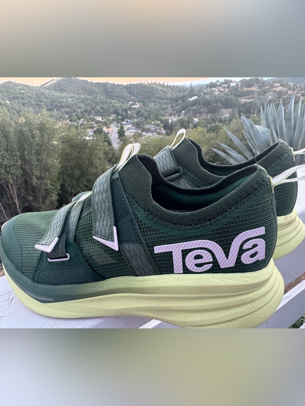 Teva Aventrail Women's Dark Green Athletic Sneaker with Light Green Sole size 9.